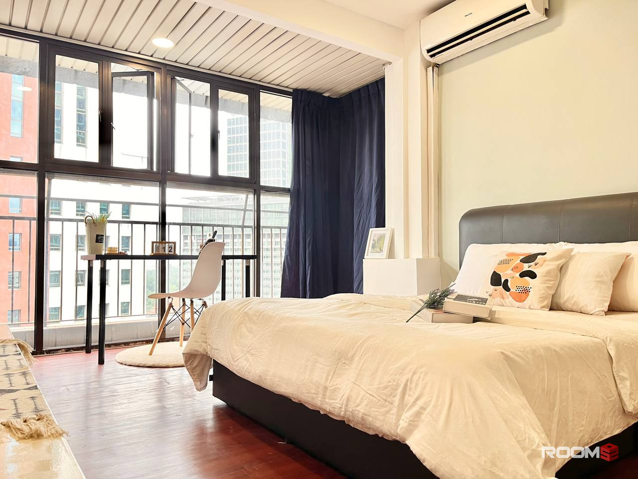 Afraid Of Previous Housemate? 😱 Comfy Room For Rent In KLCC Area 😍 With View 💯