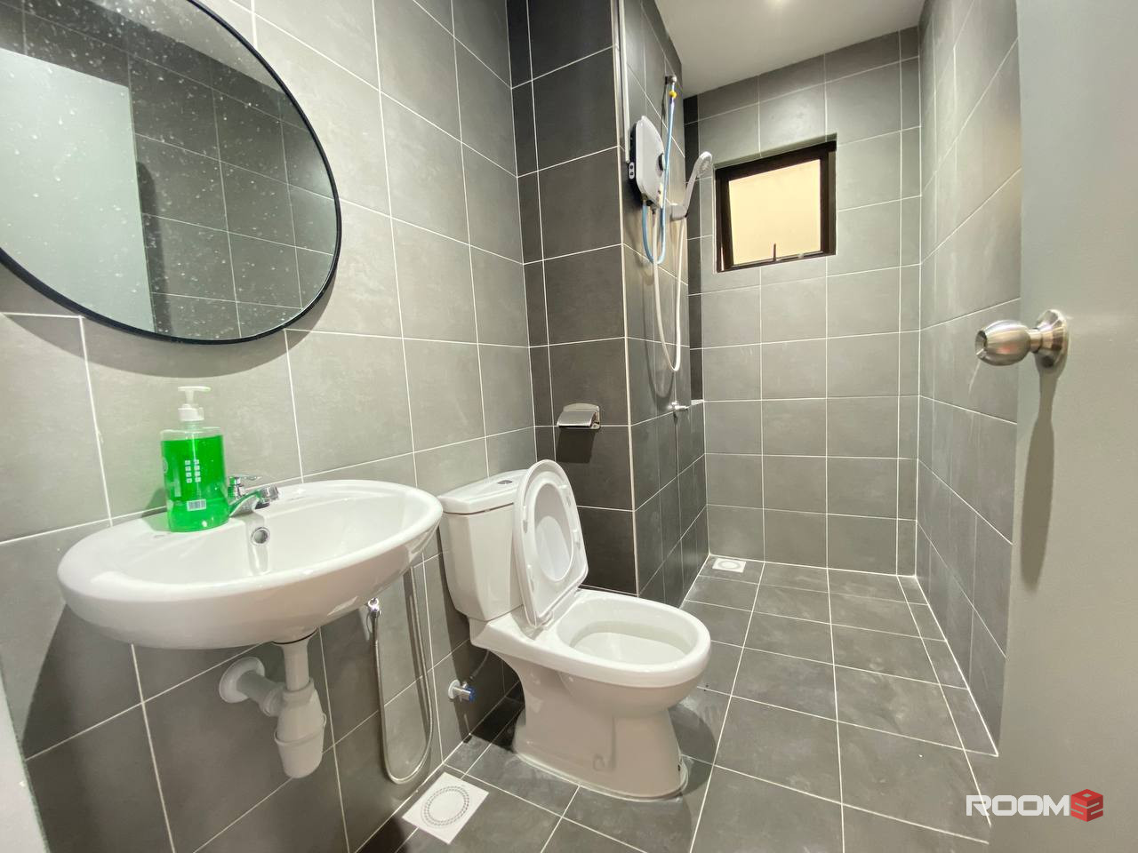 🏡 Discover Fully Furnished Comfort: Rooms for Rent 💃 5 Min MRT Bandar Tun Hussein Onn 🚄