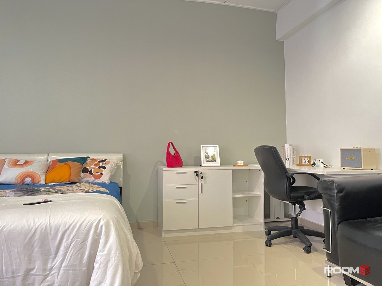 🥳🥰Find a room near LRT to enjoy convenience and affordability! 😎 only 5 minutes to LRT Muhibbah Station  🚄