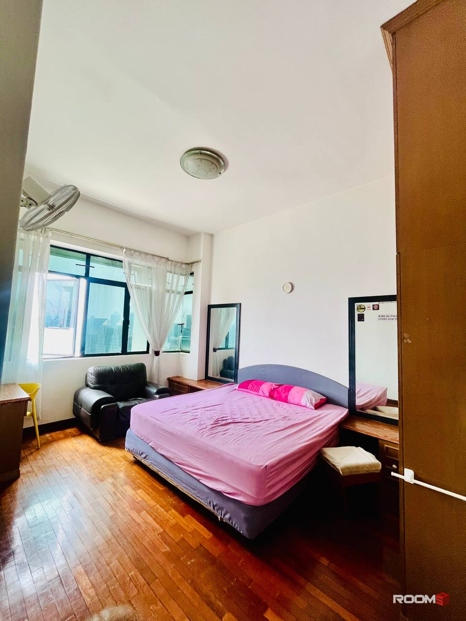 Rent The Right Stay With Us 👍🏻 ⚠️ Check This Affordable Room 😍 In PWTC Area 👍🏻	Rent The Right Stay With Us 👍🏻 ⚠️