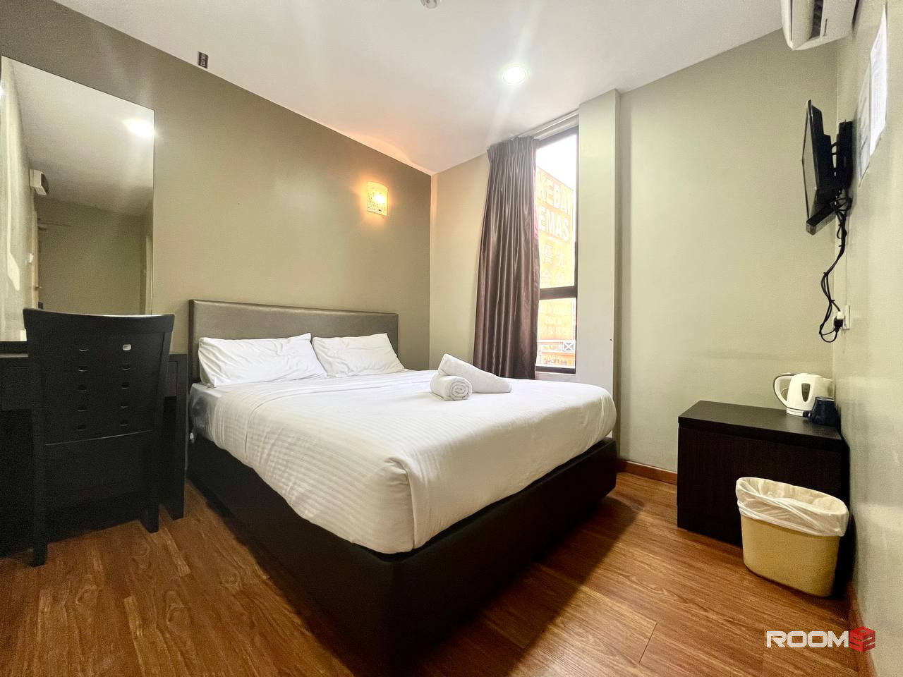 📍🚗 5 Min to Paradigm Mall |🚗 7 Min to Sutera Mall |🚗 16 Min to CIQ - Affordable, cozy room, LIMITED unit available😎