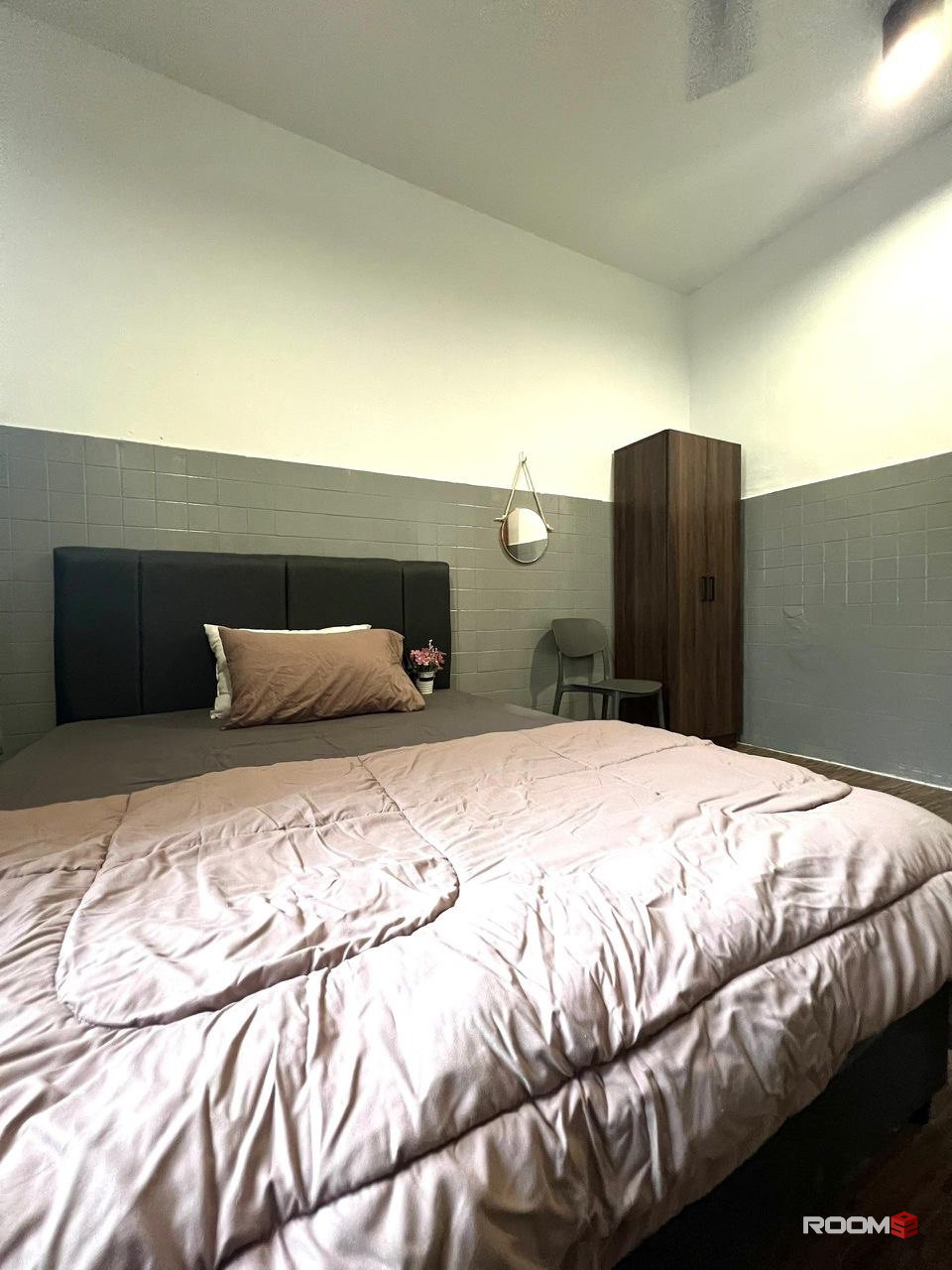 🚶‍♂️Short walk to CIQ📍- Cozy and available room for rent🌟