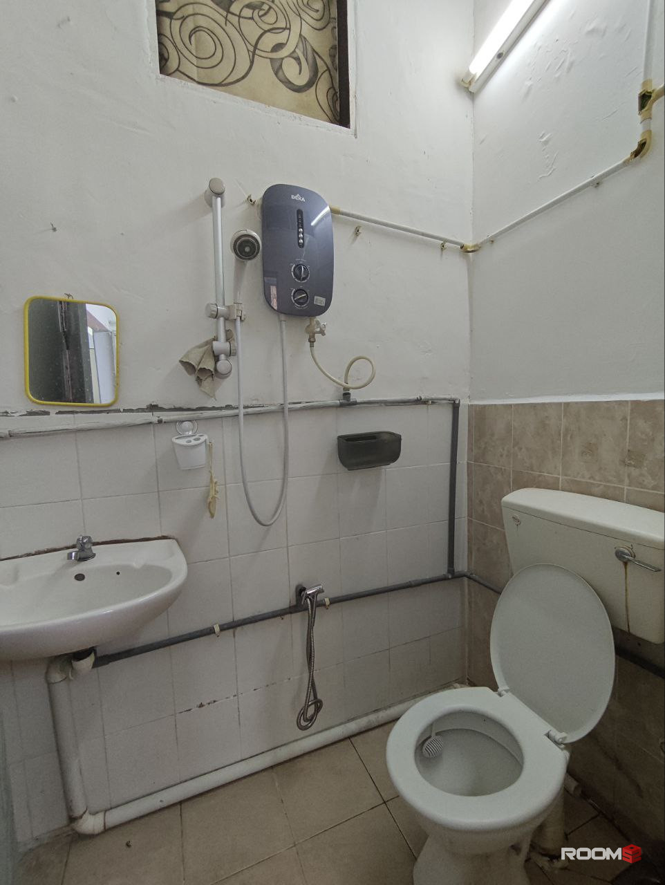 🌹 Female Unit with Private Bathroom