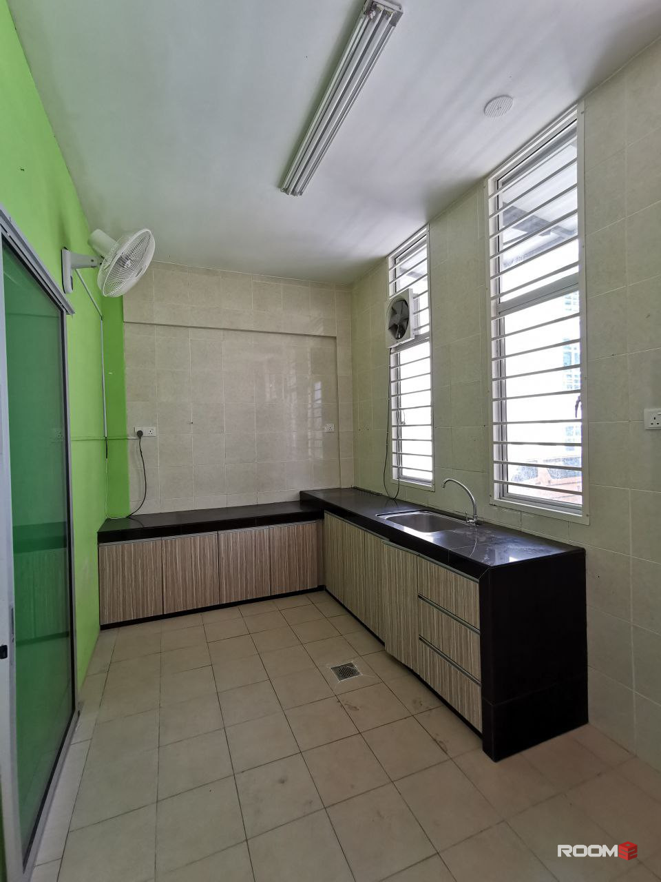[Bilik sewa Cozy & Privacy], Bangi avenue 3 [Bilik Medium] ,  [PEREMPUAN] , [KTM Bangi] Kuis , Bandar Seri Putra  UKM