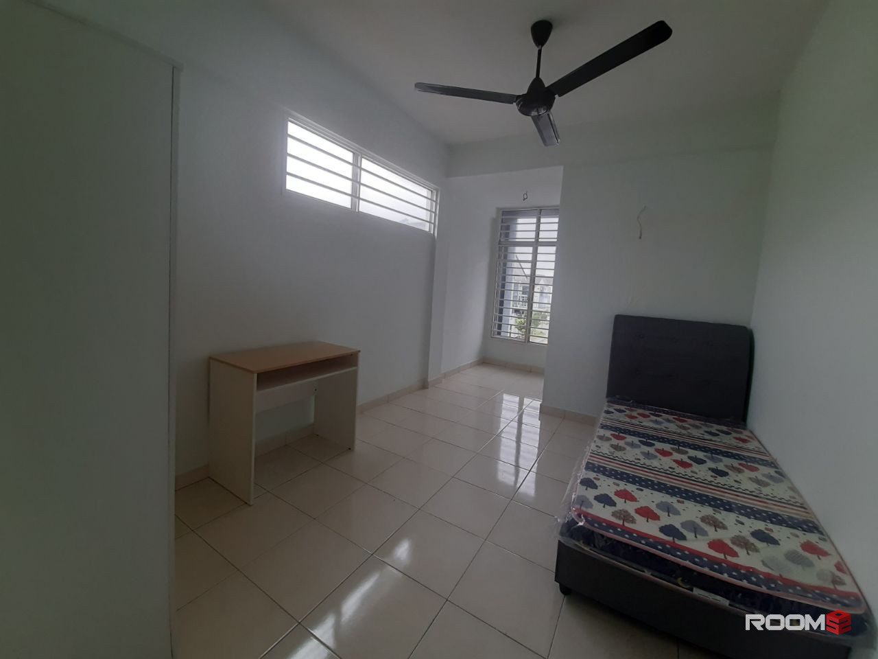 [Bilik sewa Private], Bangi avenue 3 [Bilik Medium] ,  [PEREMPUAN] , [KTM Bangi] Kuis , Bandar Seri Putra  UKM , Nilai3