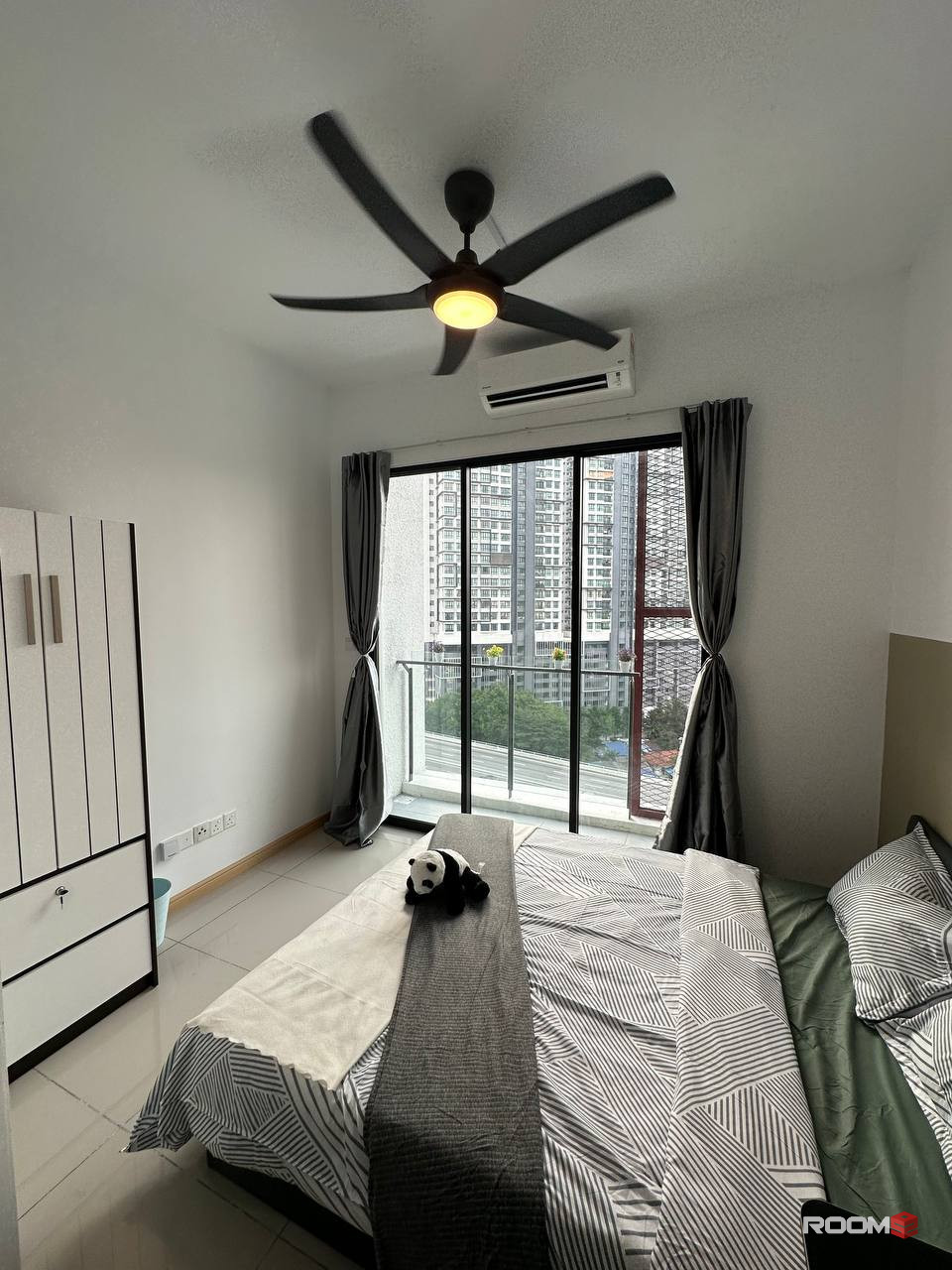 ✨Big Balcony 😍Middle Room with Free Wifi 📶 Cleaning Service Provided!🧹