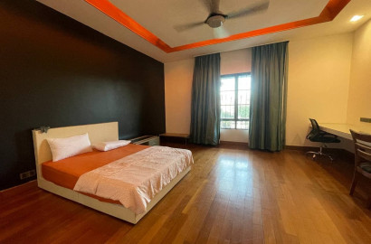 Free Wifi & Free Cleaning🧹 😍ZERO DEPOSIT😍 Deluxe Master room for rent at Jalan Desa Cahaya with private 🛁