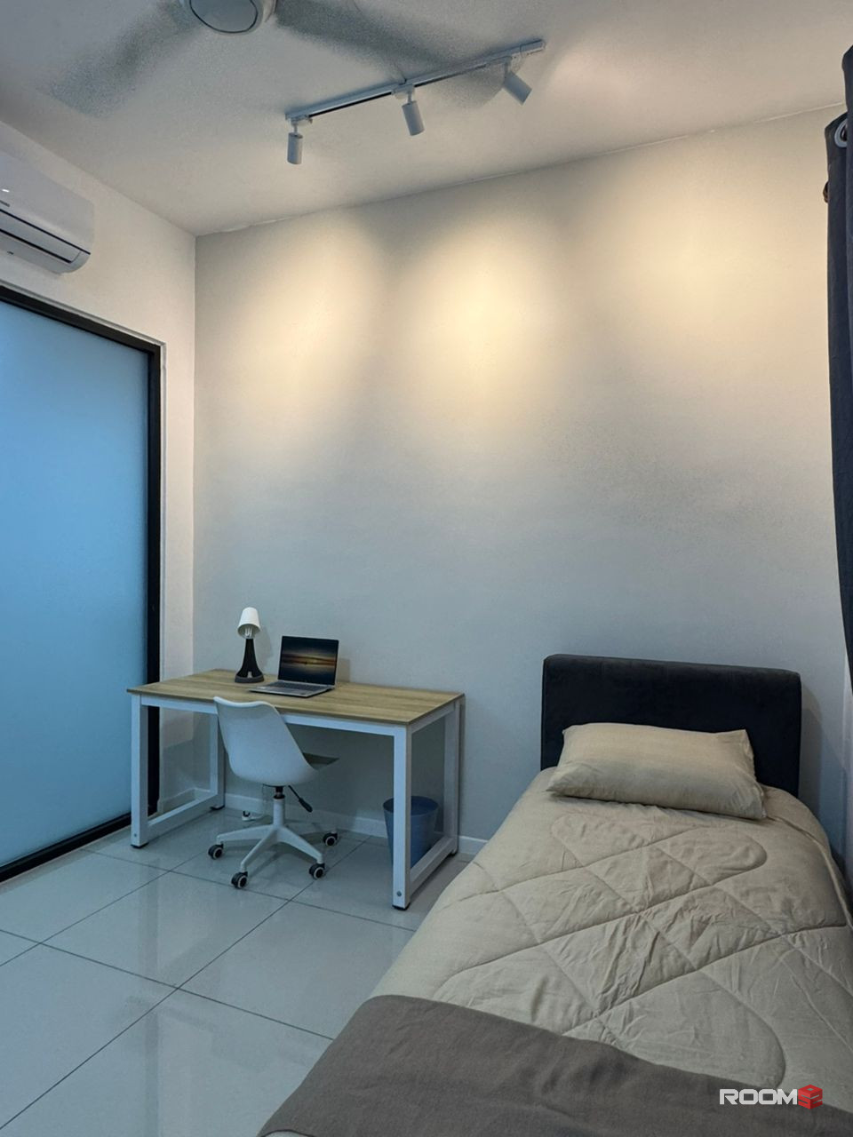 🛀🛀PRIVATE BATHROOM 😱😱NEAR HELP UNI✅NADAYU 801⭐️ Master Room Fully Furnished @NEW Aircond Wardrobe Table Chair Mattre