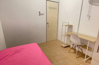 Desperately looking for a room? Check this out ⬇️Master room for rent at Jalan Desa Cahaya with private 🛁bathroom