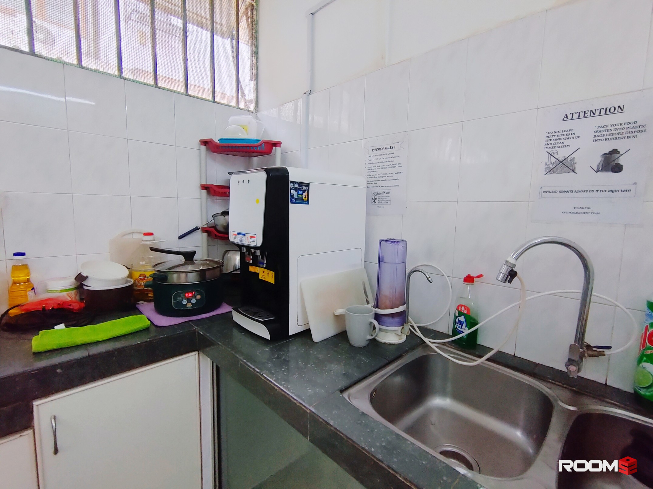 Middle Room with attached Bathroom 📍walking distance to LRT Kelana Jaya 🔥