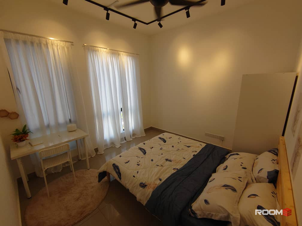 Middle Room to rent | 5min walks to UOW Shah Alam