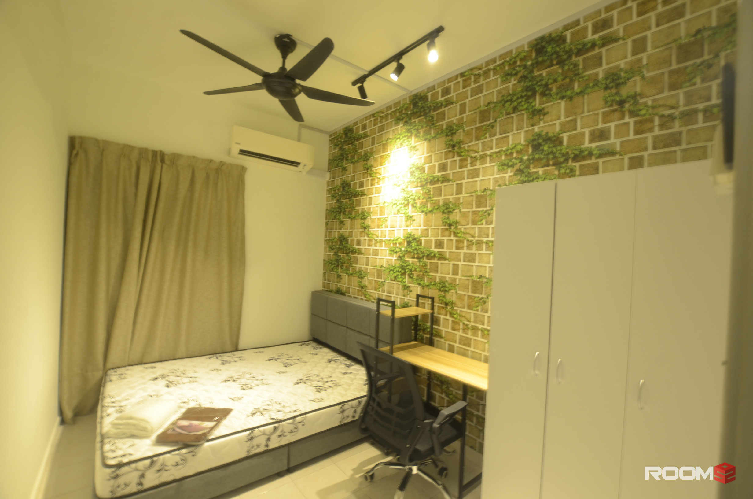 ( Female Unit-Medium Room) at Sutramas ,Puchong Jaya @ Near PFCC , Bandar Puteri Puchong , IOI Mall, SETIA WALK