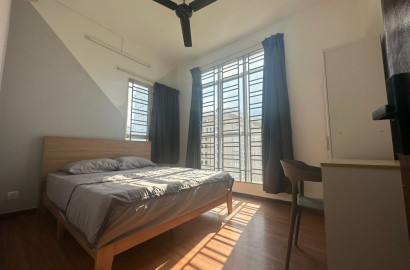 【New Renovated & Low Deposit】Impian Meridian Aircon Room at Subang