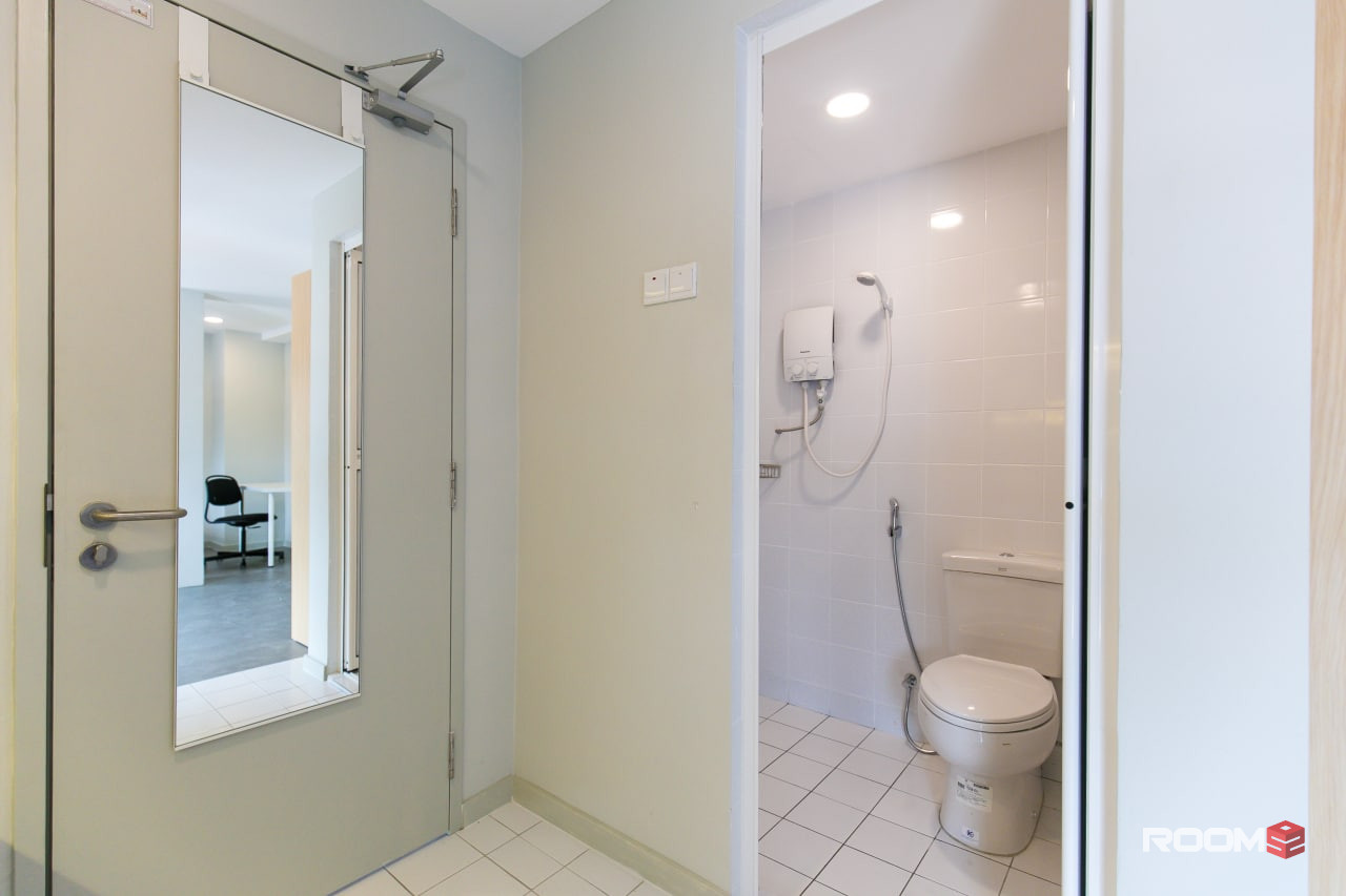 "Convenient Maluri Room Rental 🏠 - Perfectly Located Near Bus Route to Bukit Bintang. 🚍