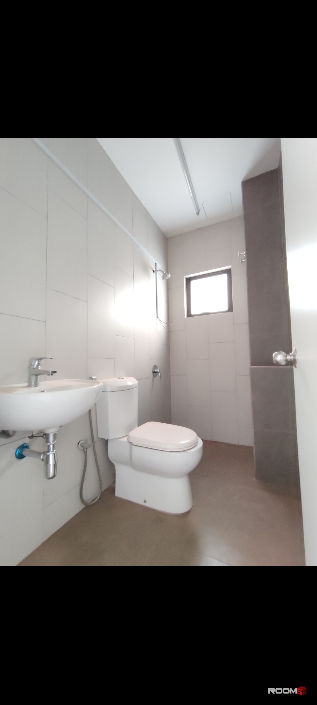 Master room / Medium Big with own private bathroomSetia Alam ,Top Glove, Setia City Mall ,Bukit Raja