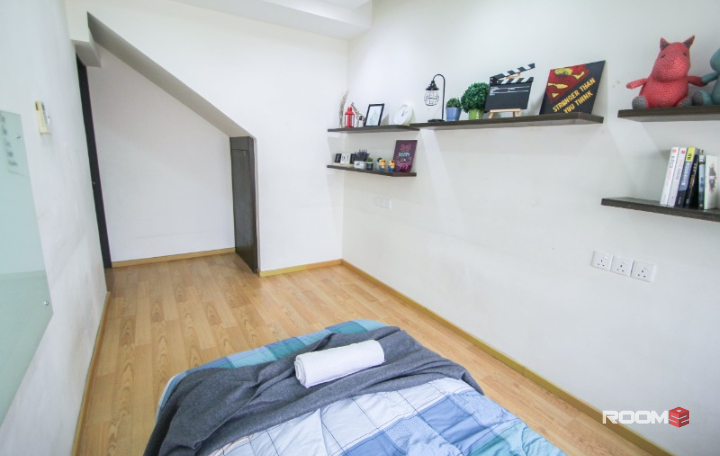 [ seri kembangan east lake residence penthouse ] fully furnished middle room with private bathroom for rent rm700