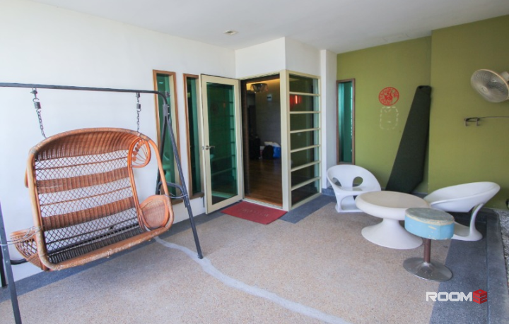 [ seri kembangan east lake residence penthouse ] fully furnished middle room with private bathroom for rent rm700