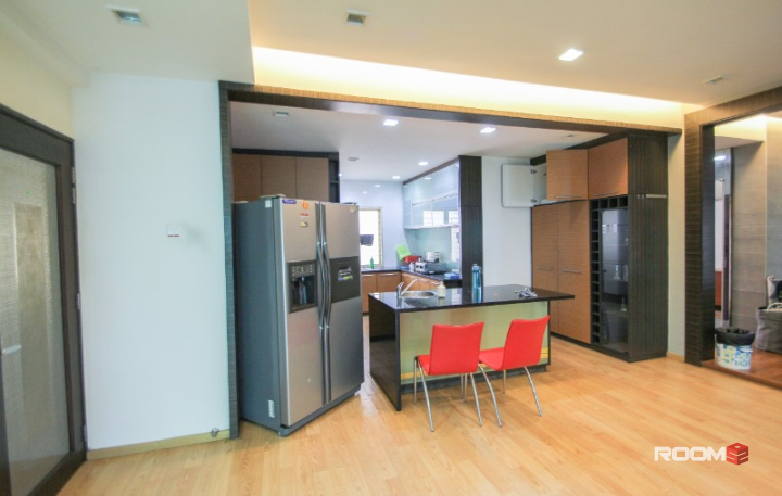 [ seri kembangan east lake residence penthouse ] fully furnished middle room with private bathroom for rent rm700