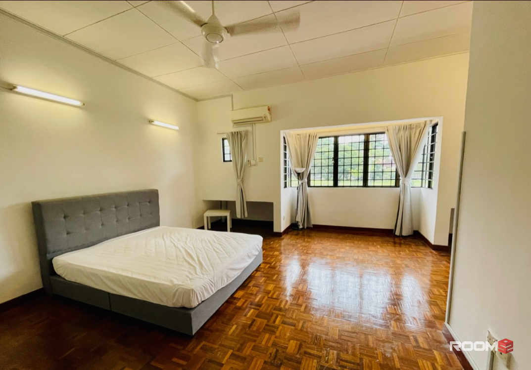 Private Middle Room Rent in BU10, Bandar Utama 3mins to Centrepoint Bandar Utama