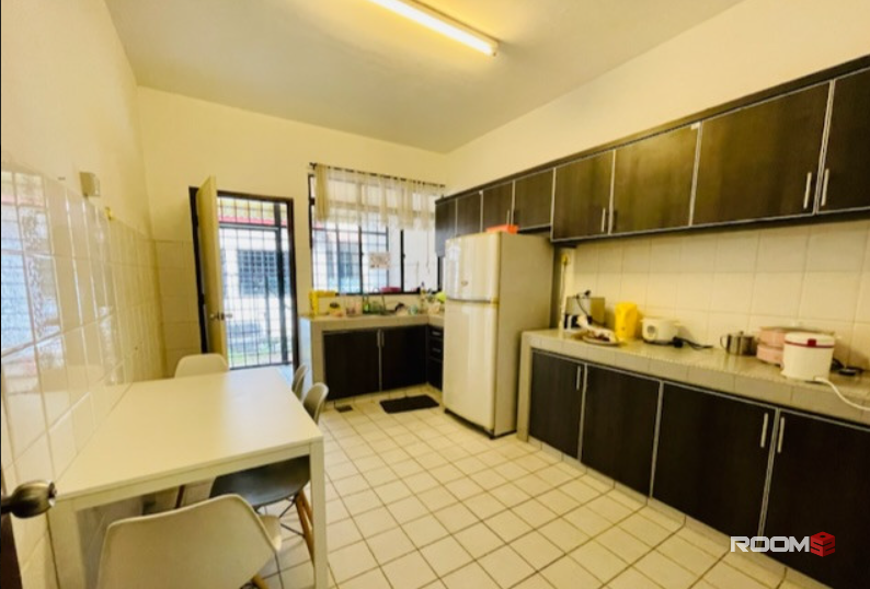 Private Middle Room Rent in BU10, Bandar Utama 3mins to Centrepoint Bandar Utama