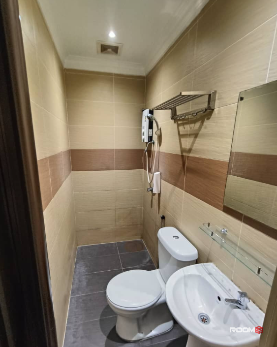 📍🚝 Prime Location: Walk to LRT Taman Bahagia!