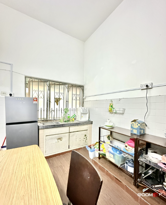 🚆✨ Comfy Unit Near LRT Taman Bahagia — Low Deposit, Ready to Move In!