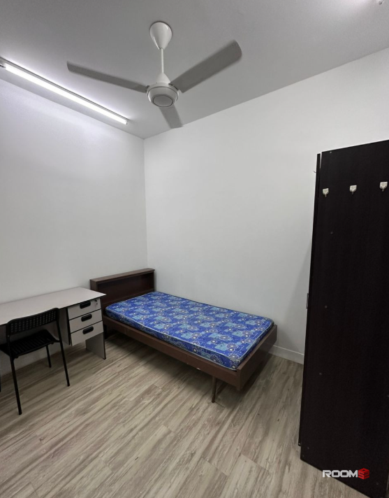 🚆💥 Affordable SS24 Room • Aircond + WiFi • Steps to LRT Kelana Jaya!
