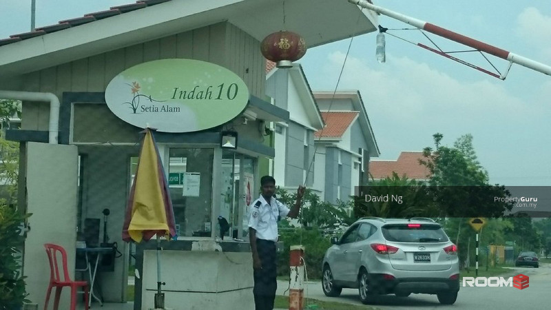 Medium Room to Let in Setia Alam