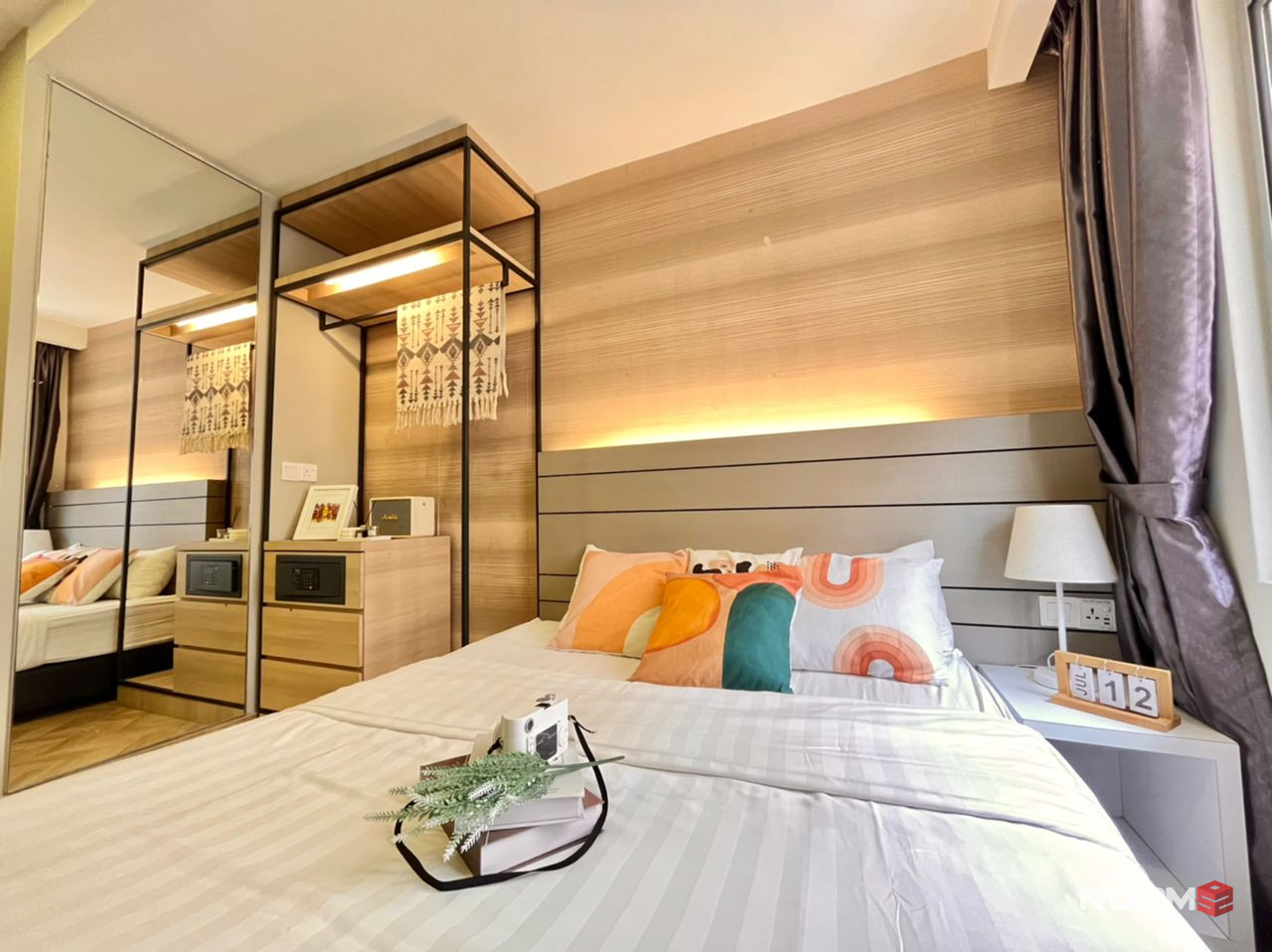 Deluxe Middle room for rent at Worldview Grand Hotel with private 🛁bathroom, Fully Furnished