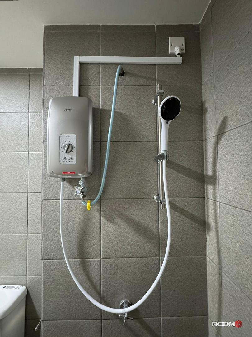 🤩 Middle Balcony Room for RENT at Residensi Max @ Kuala Lumpur 🤩