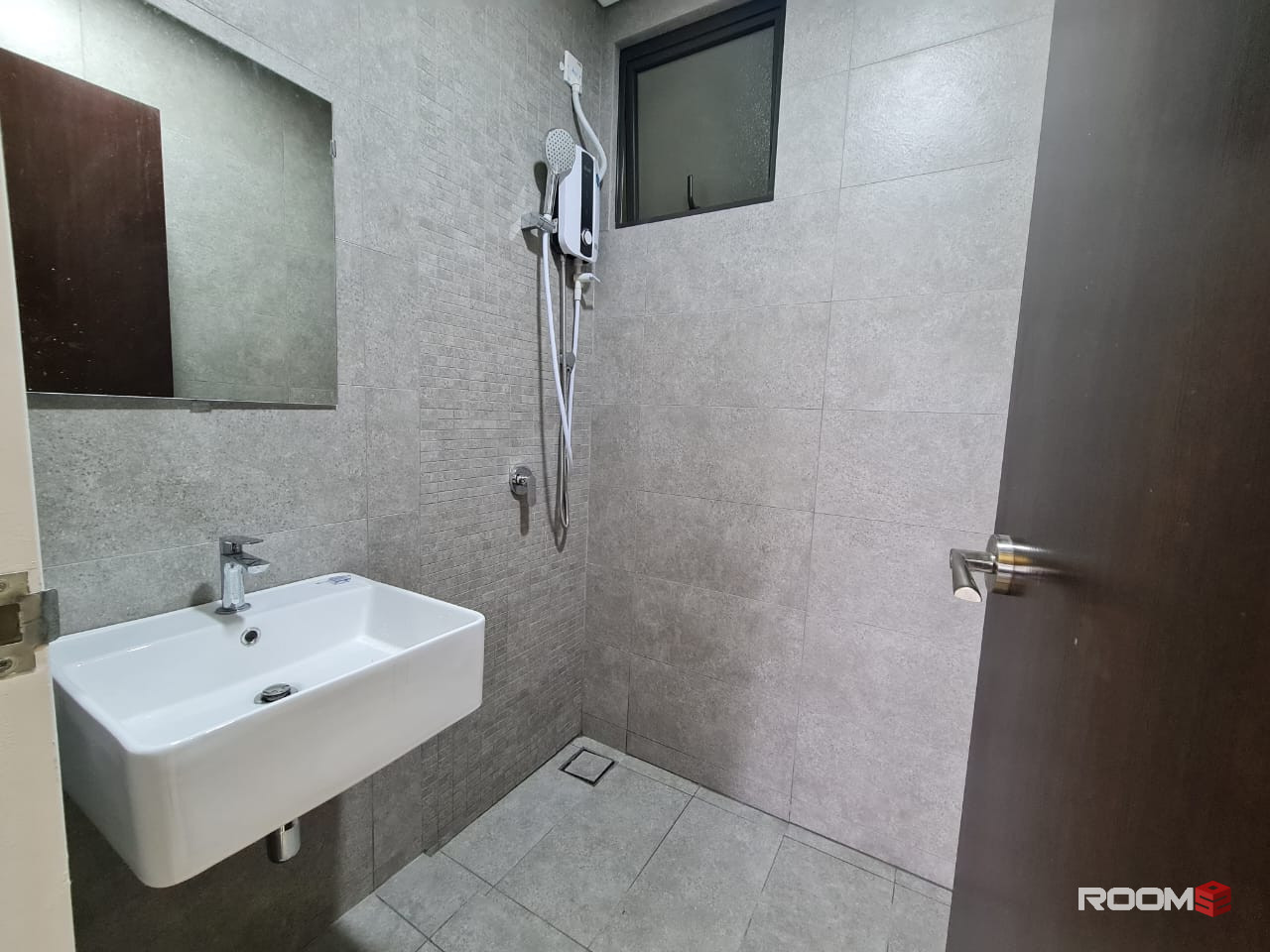 Full Furnished Cozy Master Room at Sentul Jalan Ipoh - FREE Internet & Utilities