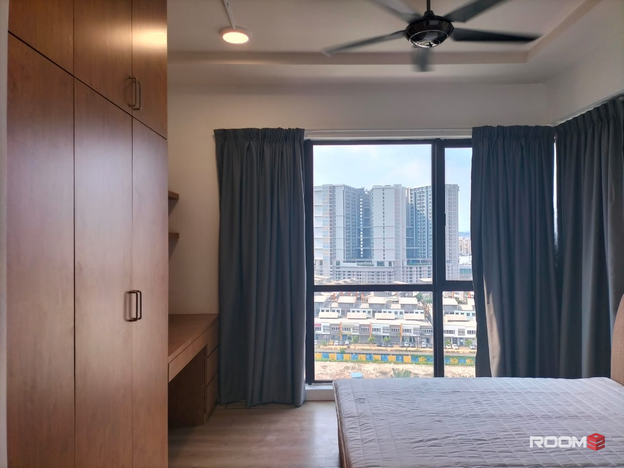 STUDIO Premium ⭐️ Room Fully Furnished @ Nova Saujana, Special Promotion, Aircond Wardrobe Table Chair Mattress