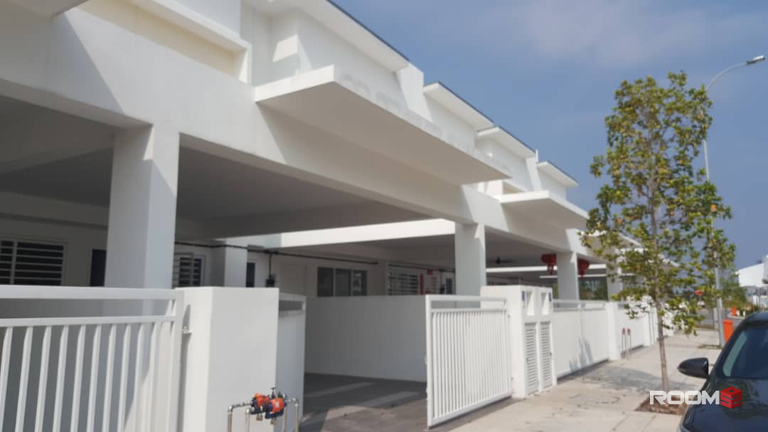 [Bilik Sewa Murah] ,Seremban , Suriaman 3 [Bilik Medium] Sendayan, Aeon mall , Mydin,Tesco , Kip sentral , KPJ , Columbi