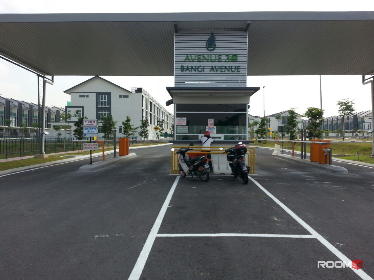 [Bilik sewa Private], Bangi avenue 3 [Bilik Medium] ,  [PEREMPUAN] , [KTM Bangi] Kuis , Bandar Seri Putra  UKM , Nilai3