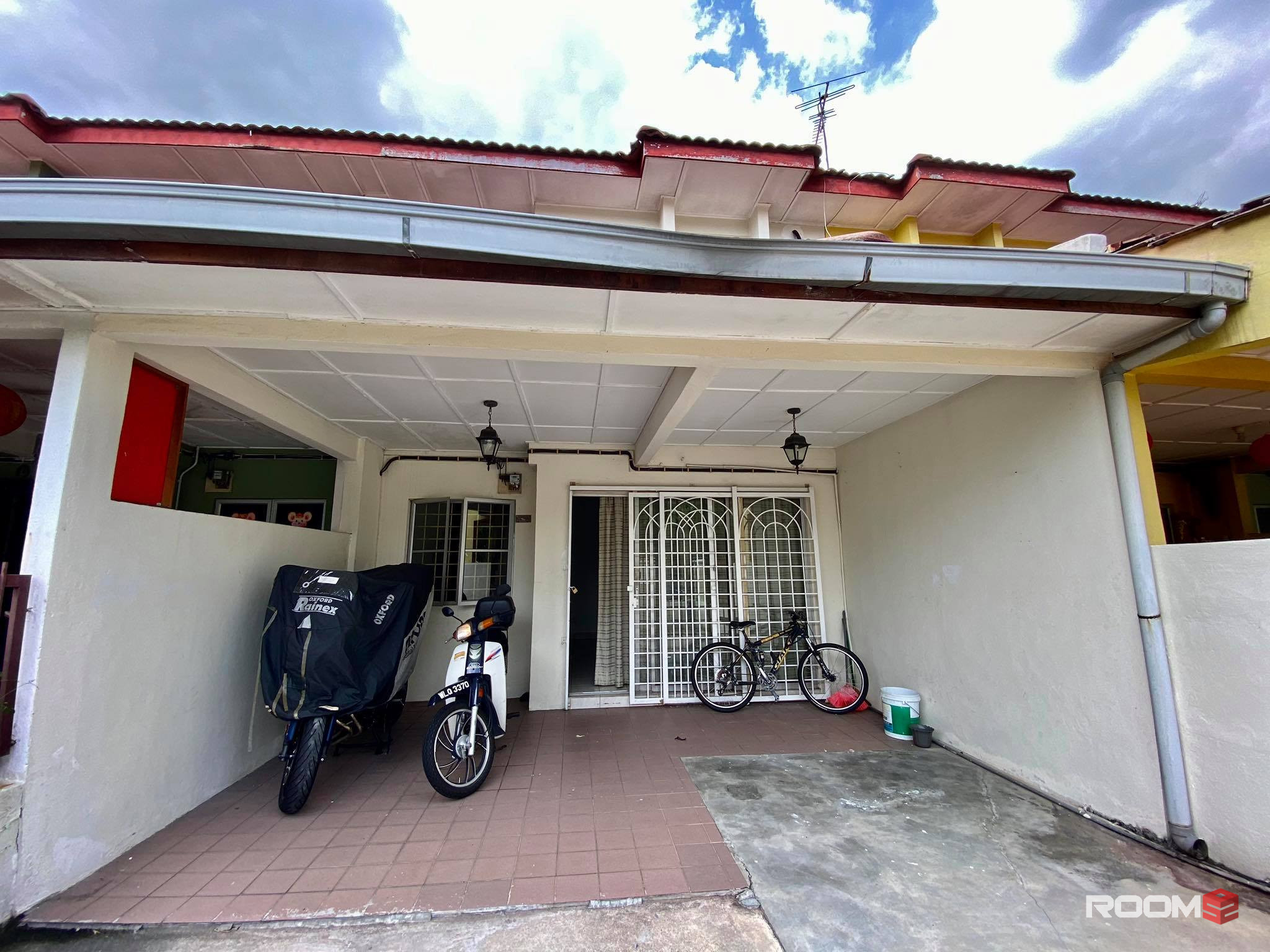 Middle Room at Bandar Puchong Utama [" 𝚂𝙰𝙻𝙴 𝙼𝙴𝚁𝙳𝙴𝙺𝙰 !! "] Bilik Sewa Puchong [1 Months Depo 💥] Puchong Utama