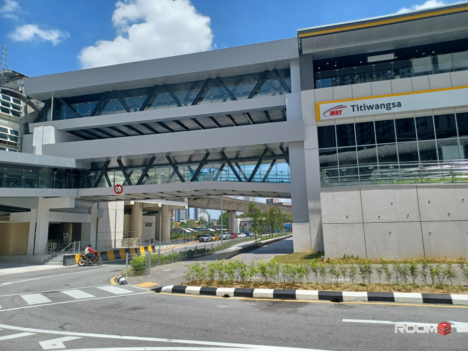 [FEMALE MEDIUM ROOM] 3 Mins walk to LRT PWTC & Sunway Putra Mall @PWTC [KL City Centre Area]