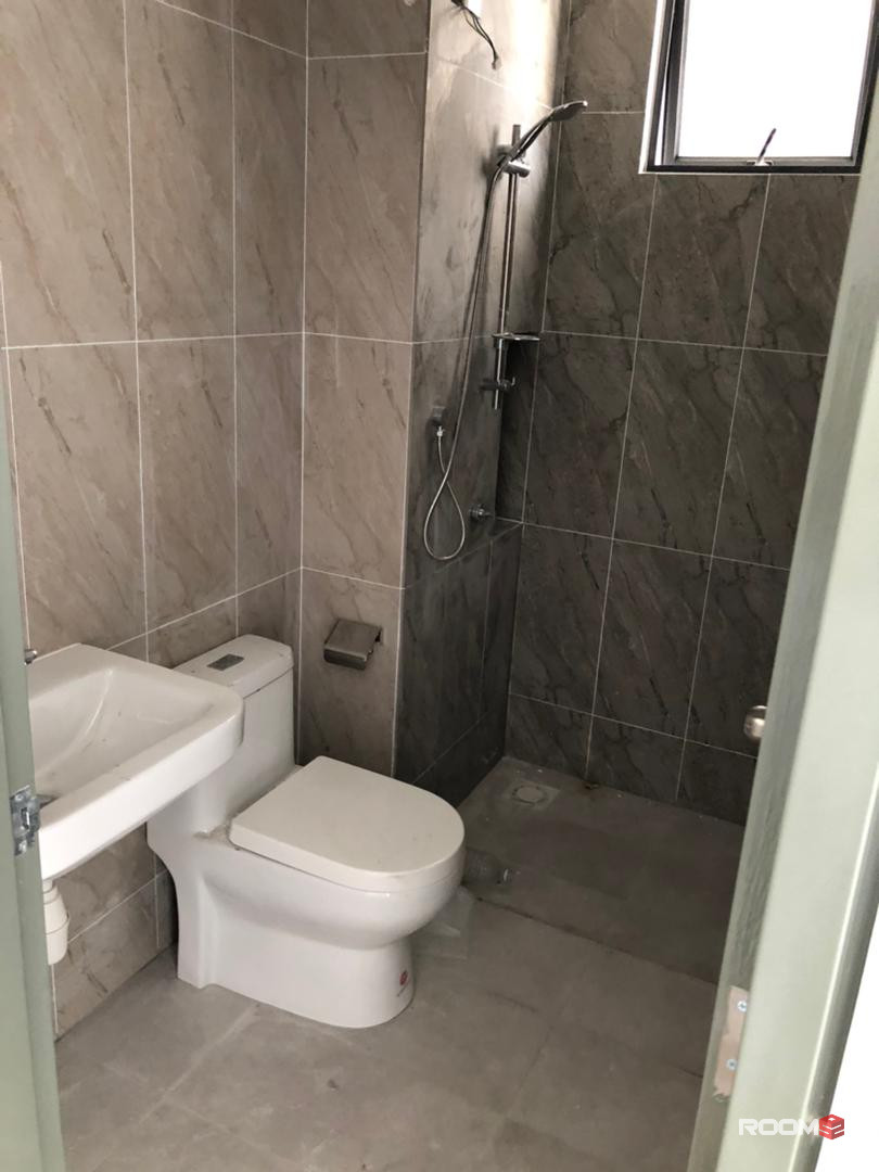 One Master Room to Let at Kepong Baru