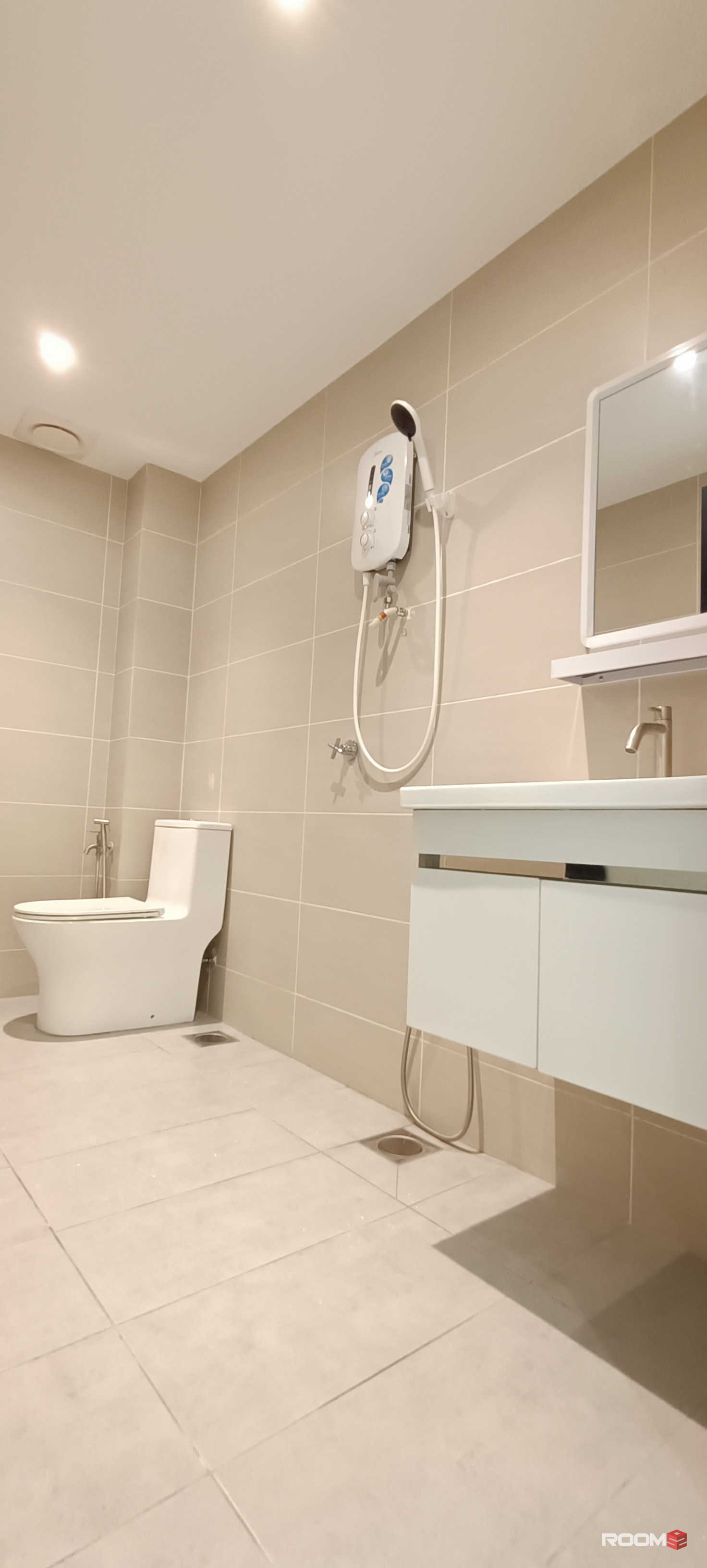 [Middle Room] Near Sunway/Icon City/Paradigm Mall/Kelana Jaya/SS2/SS3