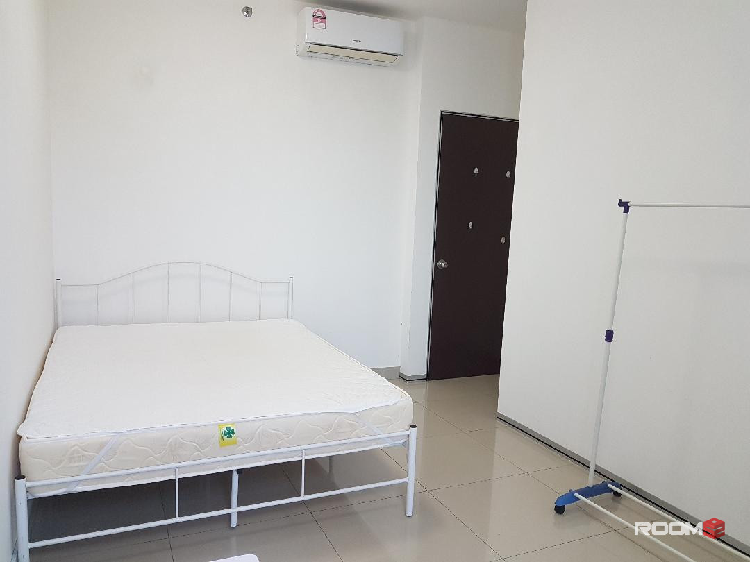 Room for rent at Trefoil, setia alam
