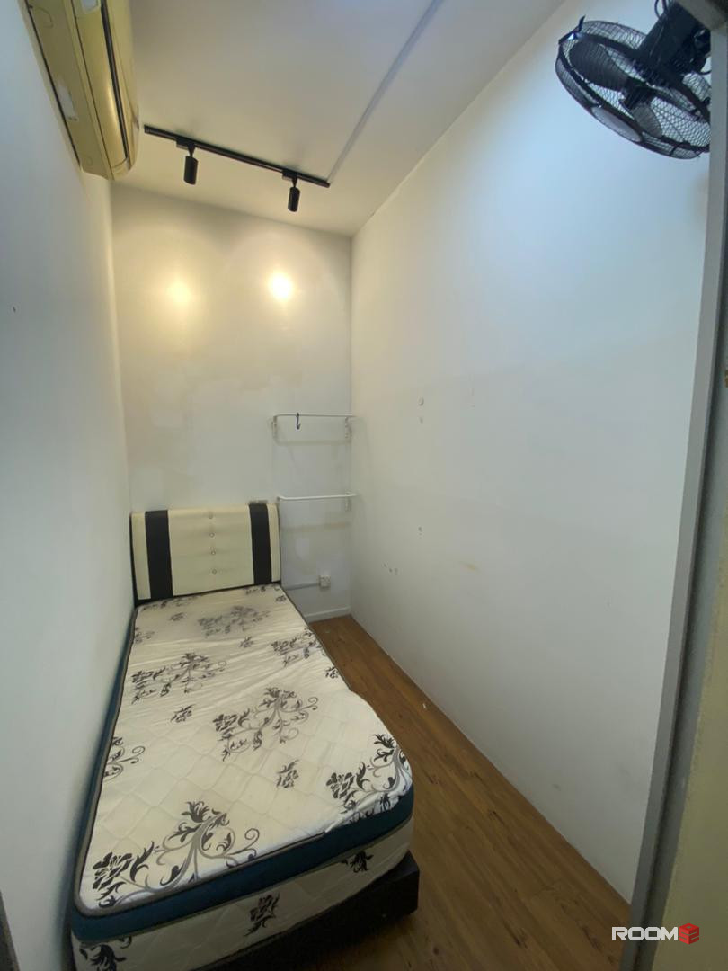LOW DEPOSIT‼️FEMALE UNIT 👧🏻 Single room non sharing | UTROPOLIS | 5MIN TO UOW SHAH ALAM
