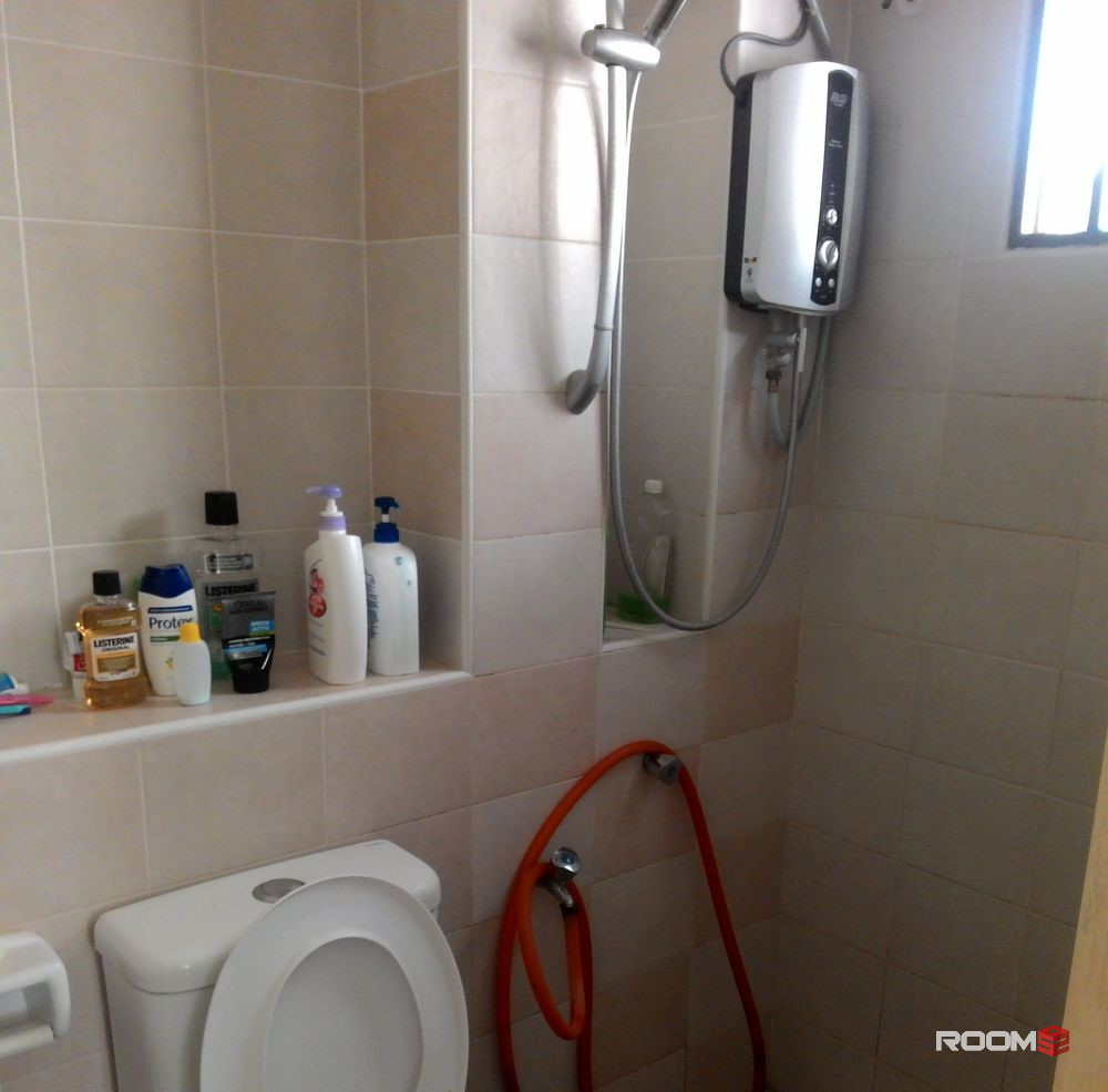 Medium Room to Let in Setia Alam