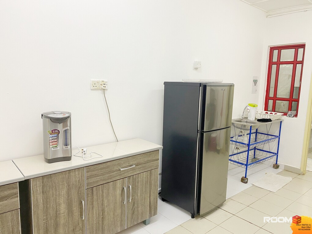 Merdeka Promotion!!! Clean Fully Furnished Middle Room at Pusat Bandar Puchong, Puchong