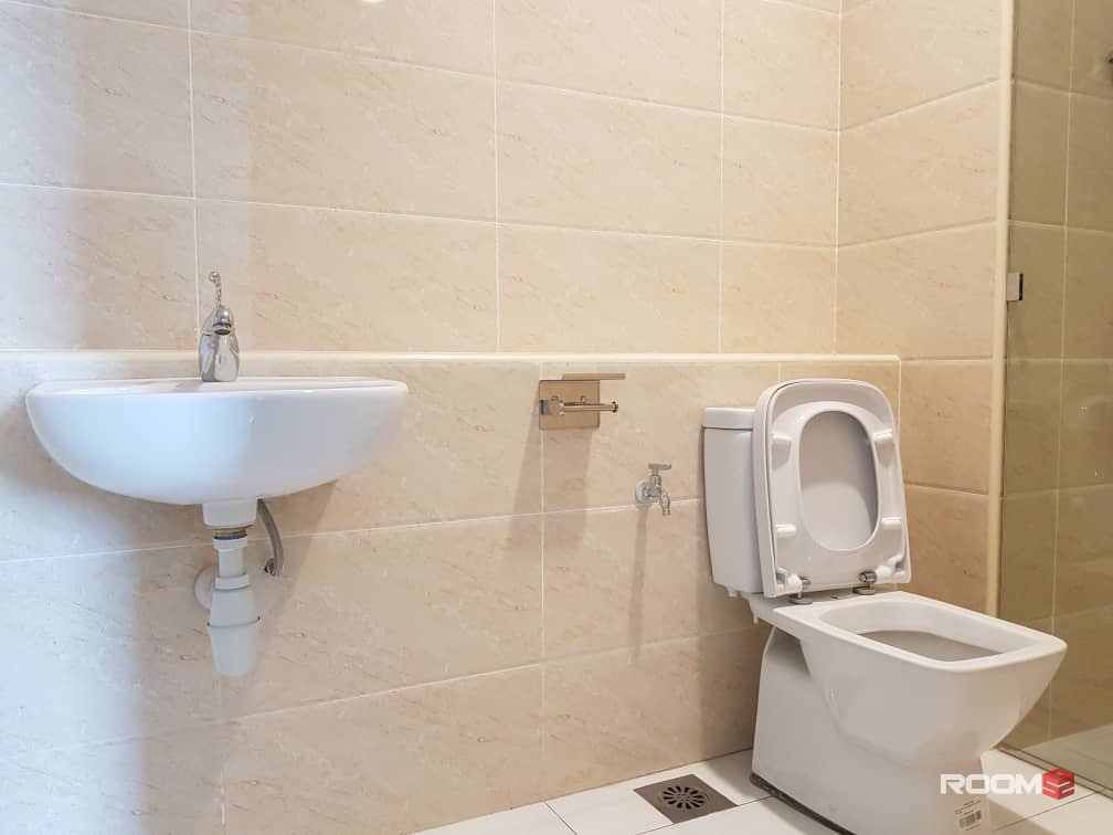 One Station to TRX- Deluxe Single room w/ private shower room