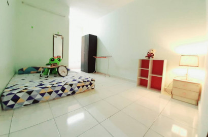 Middle Room at Puchong, Selangor 💥 Bilik Sewa Puchong [𝐌𝐄𝐑𝐃𝐄𝐊𝐀 𝐒𝐚𝐥𝐞] Puchong Utama/ Prima/ Perdana, Uptown