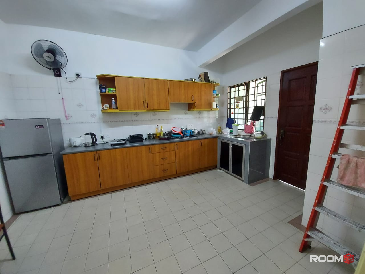 SUBANG BESTARI MIDDLE ROOM FOR RENT LOW DEPOSIT PACKAGE !!!