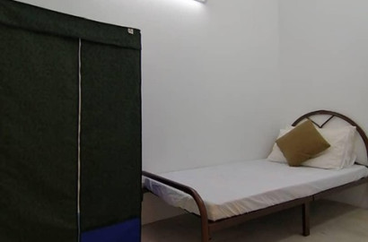 🏠 Affordable rooms available in SS25 or Taman Mayang. 🚶‍♂️🚇 💲 Walking distance to Kelana Jaya LRT Station. 🚶‍♂️🚇