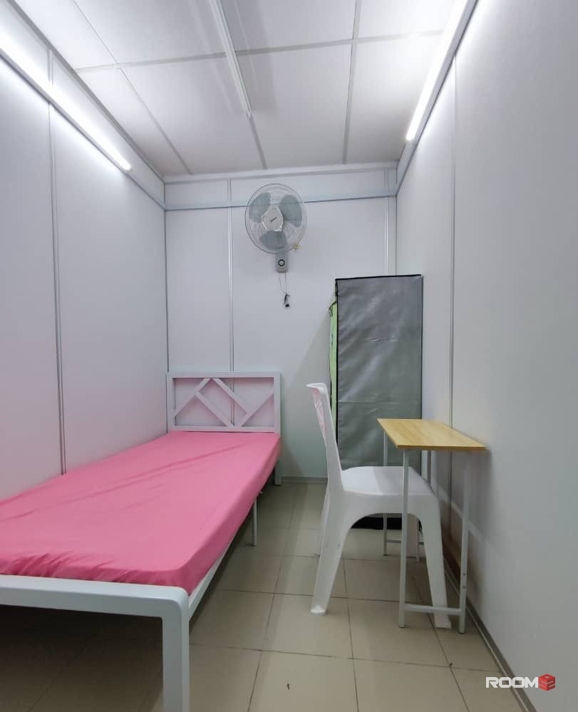 Middle Room at D'Aman CrimsonCondominium 🏘