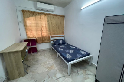 Middle Room with attached Bathroom 📍walking distance to LRT Kelana Jaya 🔥