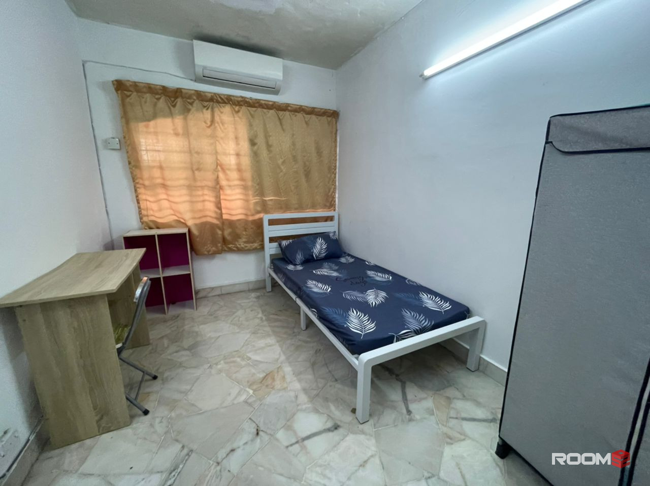 Middle Room with attached Bathroom 📍walking distance to LRT Kelana Jaya 🔥