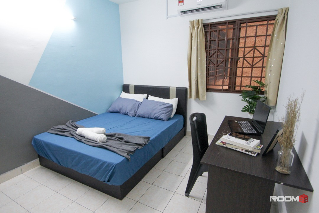 Middle room for rent at Palm Spring @ Damansara